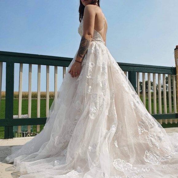 Beautiful Brand New Oleg Cassini Plus Size (street size 20) Wedding Gown $499! - Picture 5 of 8